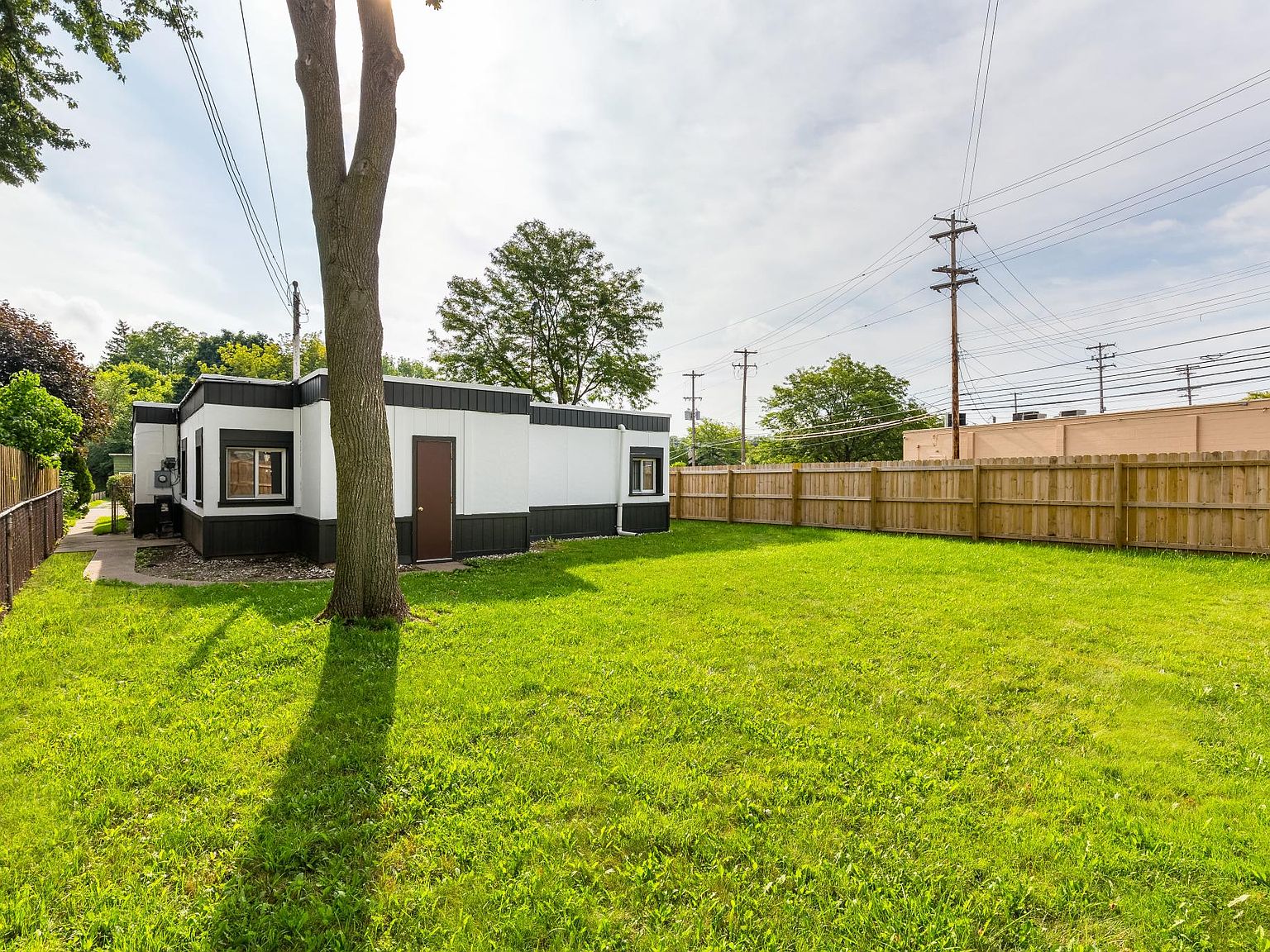 133 Milford St, East Lansing, MI 48823