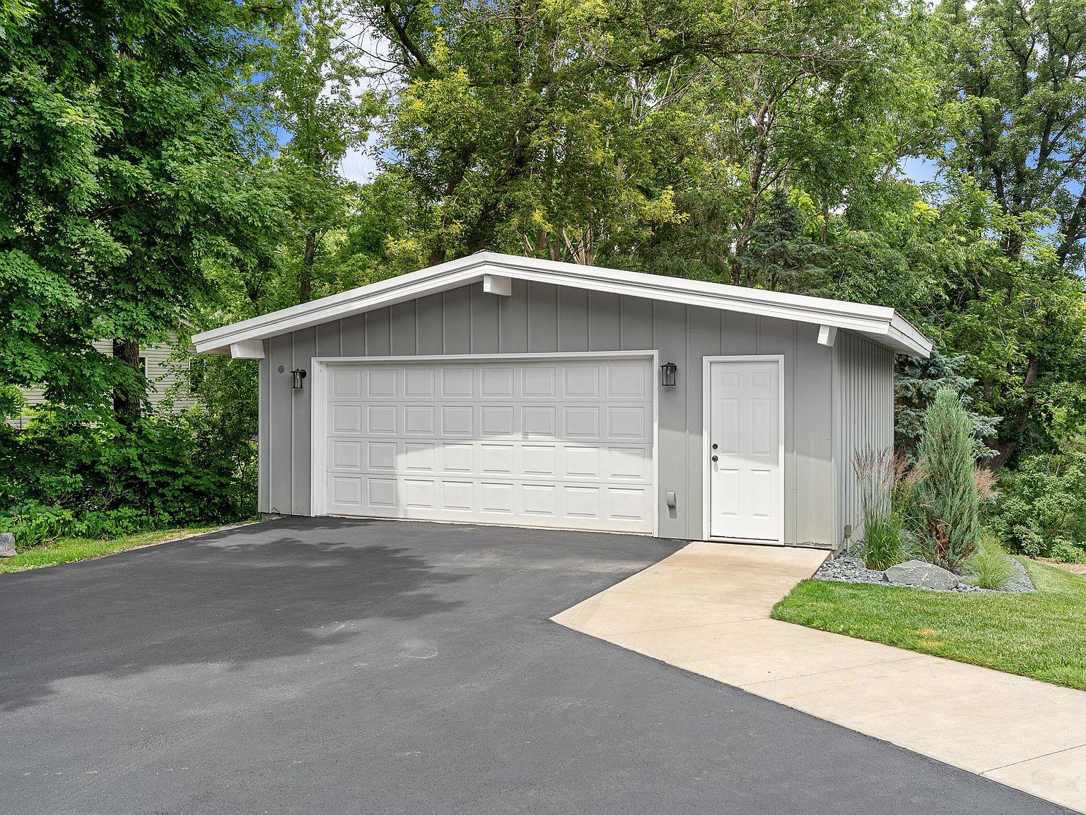 500 36th St NW, Austin, MN 55912