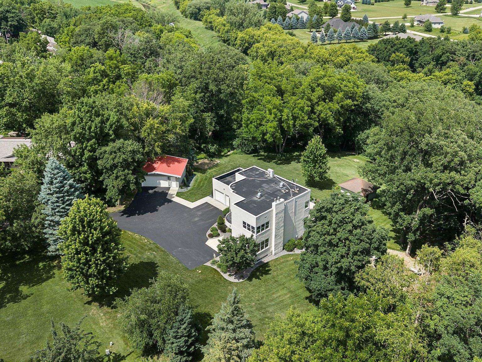 500 36th St NW, Austin, MN 55912