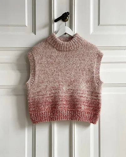 bloom-vest-pattern-by-camilla-vad-1