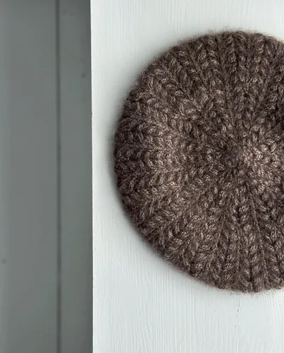 Field Beret pattern by Camilla Vad