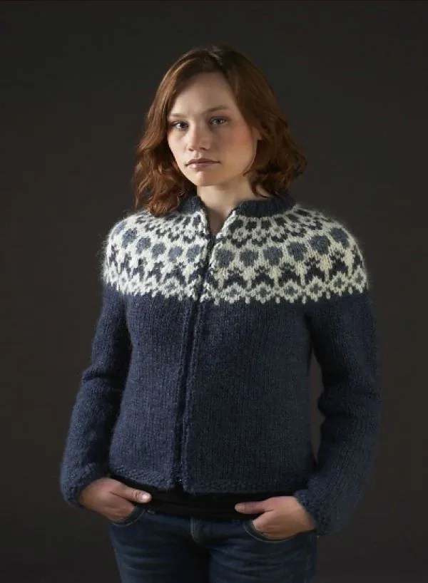 Héla Blue Short Cardigan with Zip pattern by Védís Jónsdóttir for Ístex knitting pattern image 1