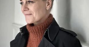 Liebling Neck Warmer pattern by Camilla Vad knitting pattern image 1