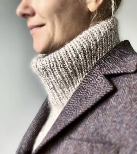 Liebling Neck Warmer pattern by Camilla Vad
