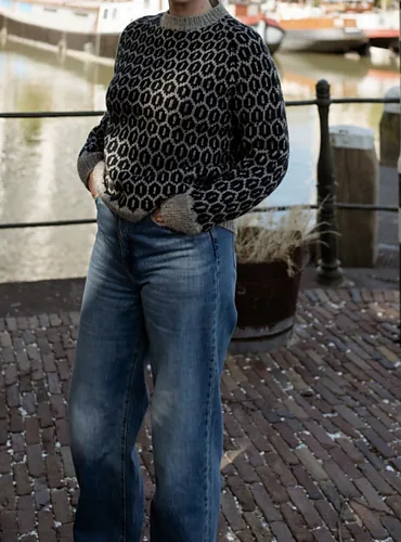 Vejers Sweater pattern by Camilla Vad
