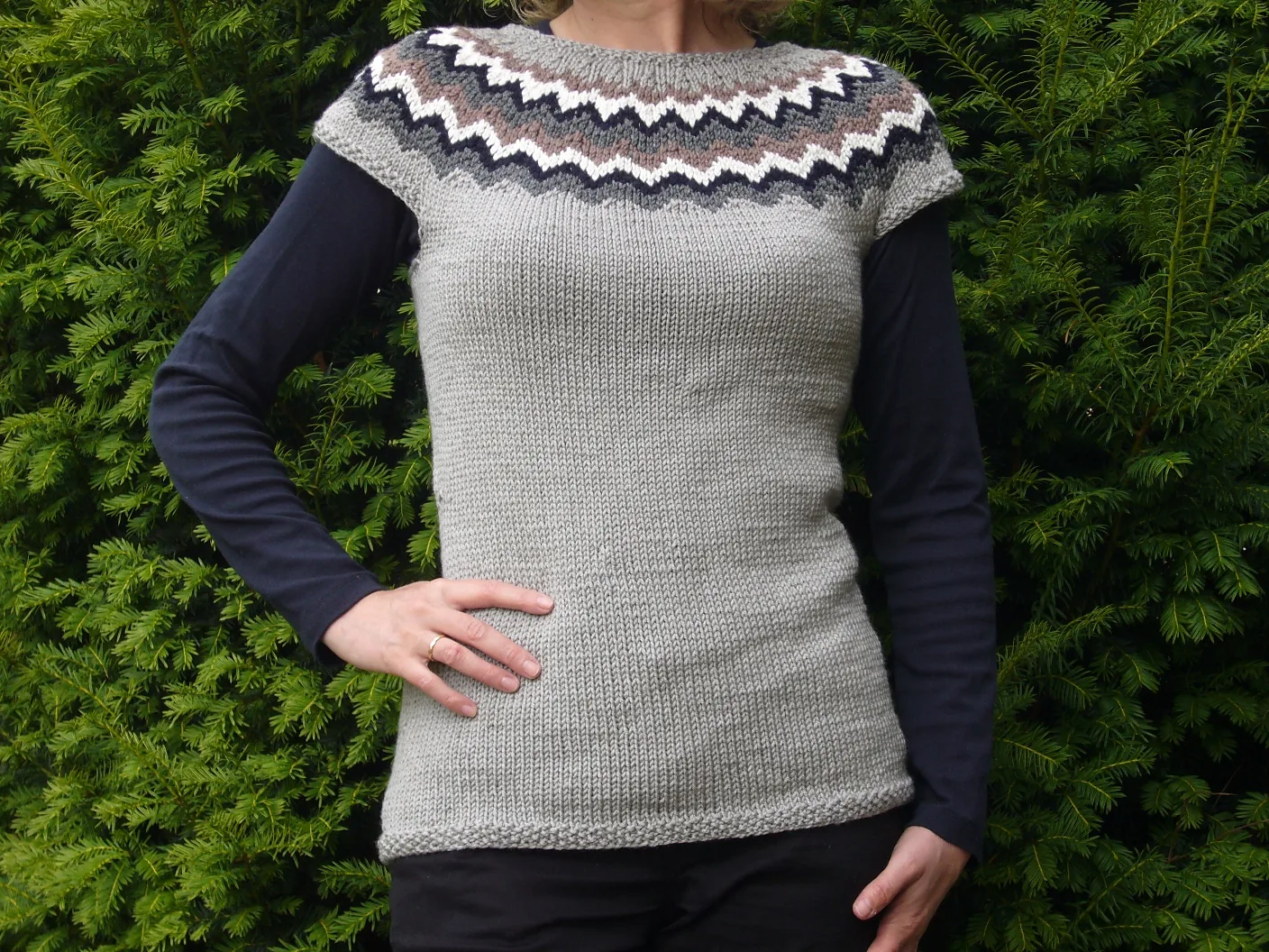 Vormorgun Létt-Lopavesti pattern by Védís Jónsdóttir for Ístex knitting pattern image 1