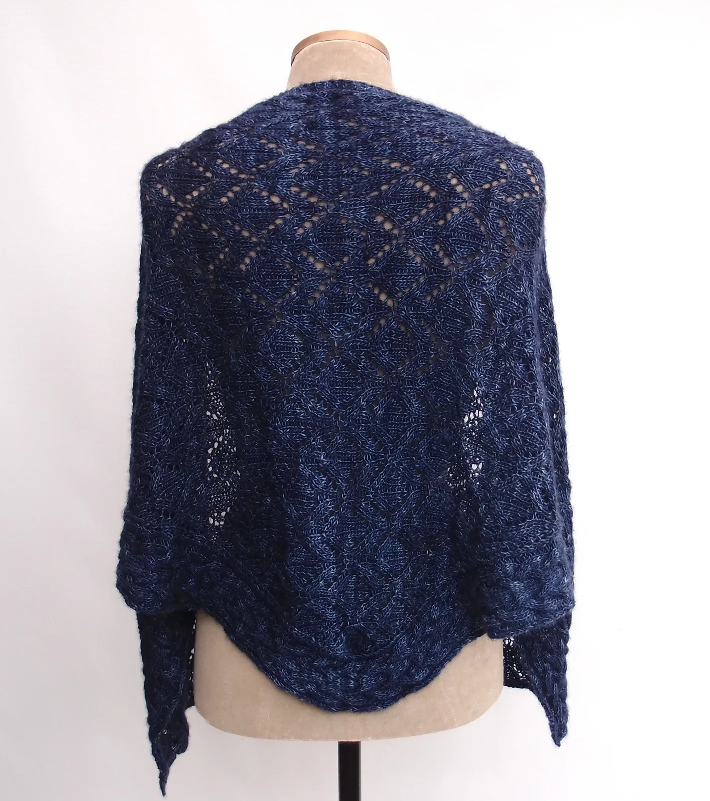 branwen-pattern-by-sue-lazenby-ai-03