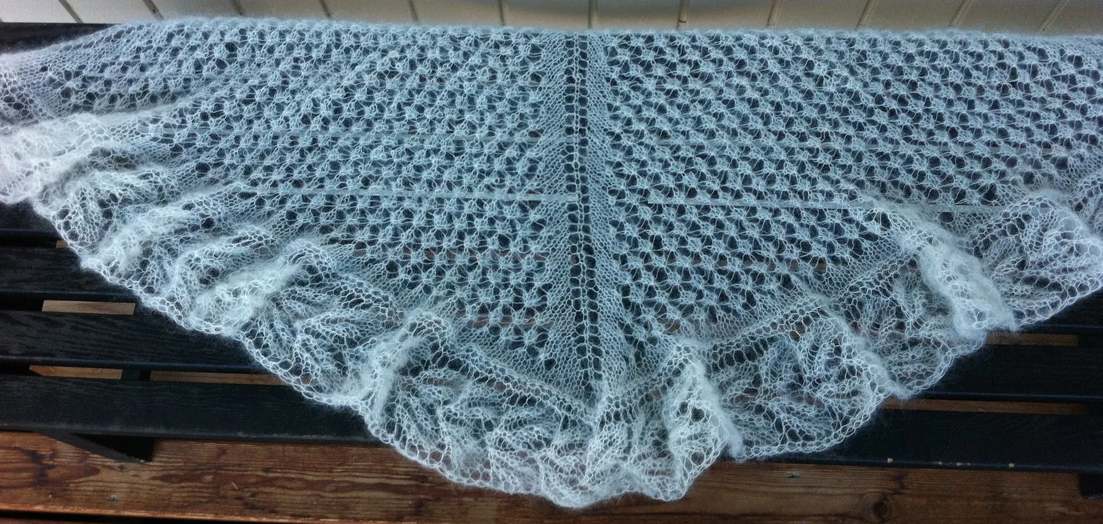 lace-shawl-with-diamond-pattern-pattern-by-amanda-nylund-ai-01