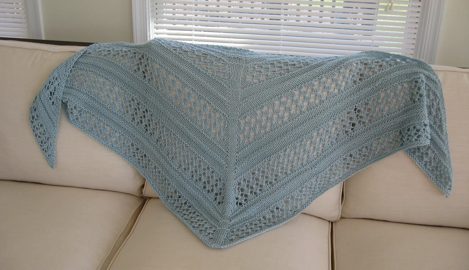 leaf-ridge-shawl-pattern-by-greatscott-knitting-ai-02
